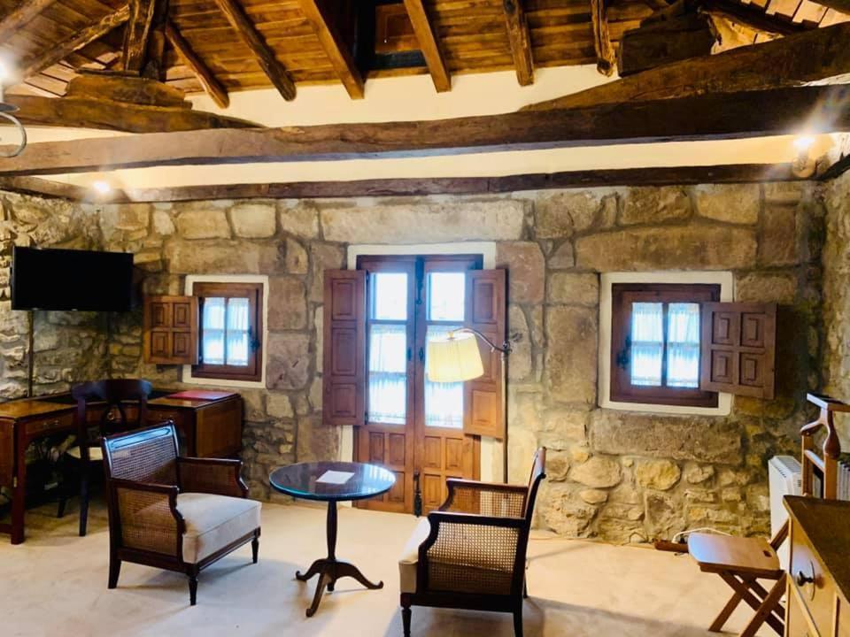 Posada La Torre De La Quintana ลีเอนโด ภายนอก รูปภาพ