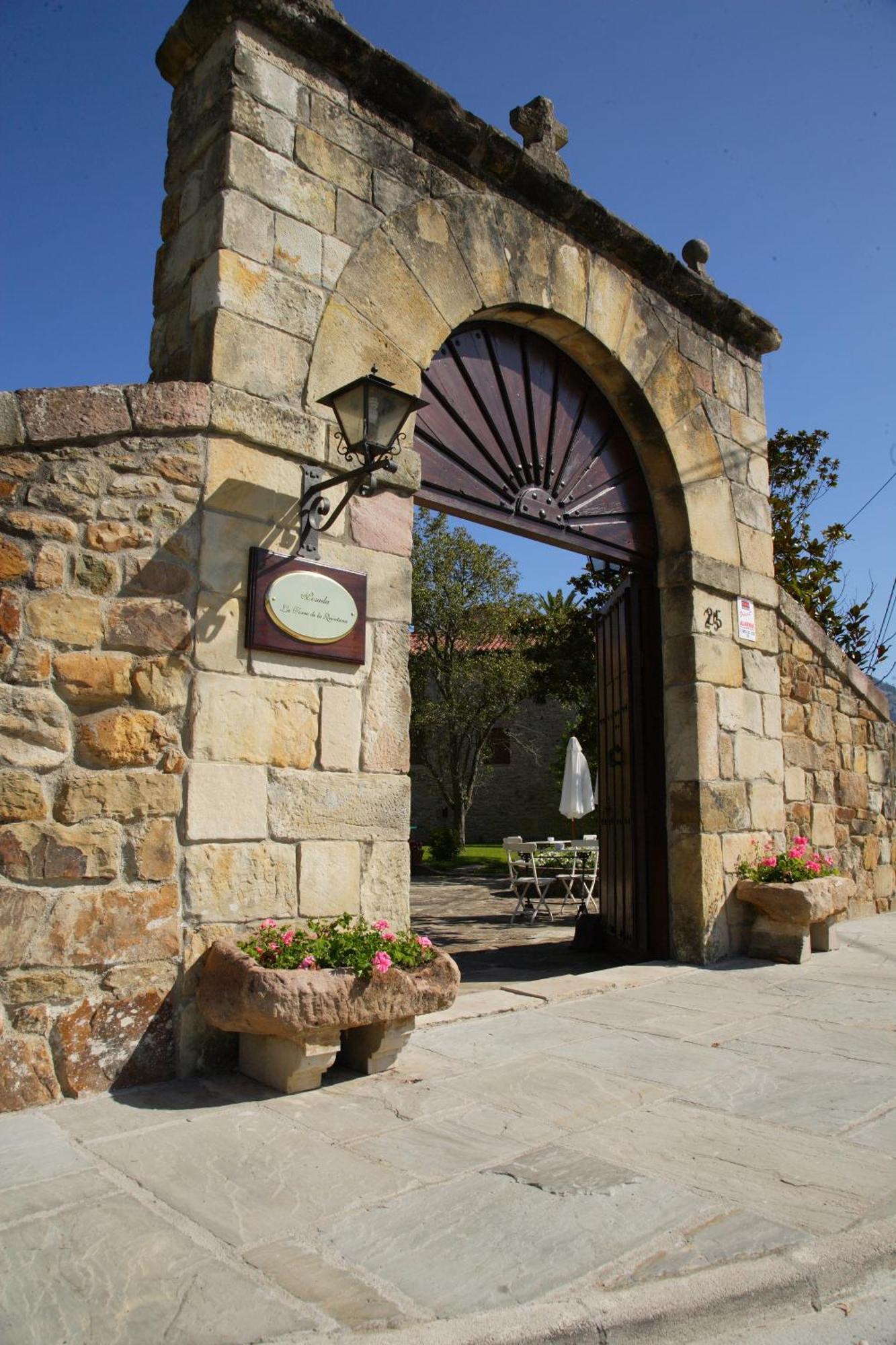 Posada La Torre De La Quintana ลีเอนโด ภายนอก รูปภาพ