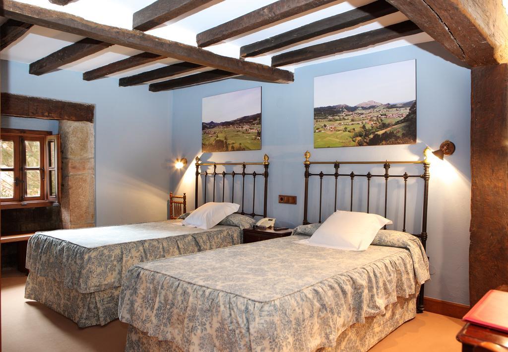 Posada La Torre De La Quintana ลีเอนโด ภายนอก รูปภาพ