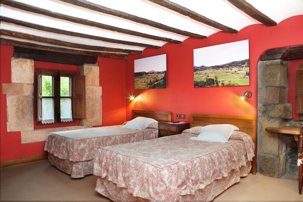 Posada La Torre De La Quintana ลีเอนโด ภายนอก รูปภาพ