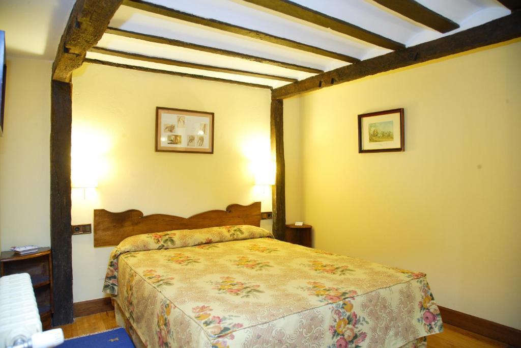Posada La Torre De La Quintana ลีเอนโด ห้อง รูปภาพ